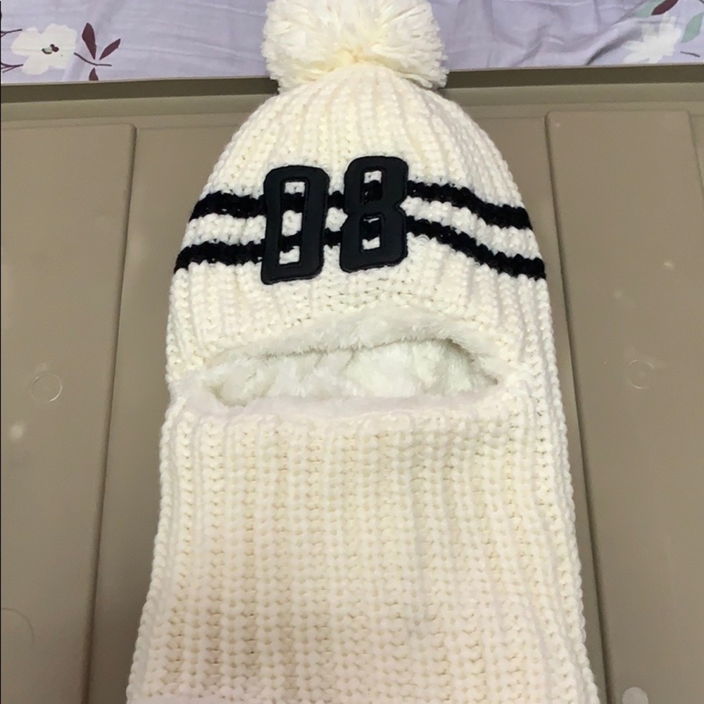 Winter hat - Picture 3 of 3